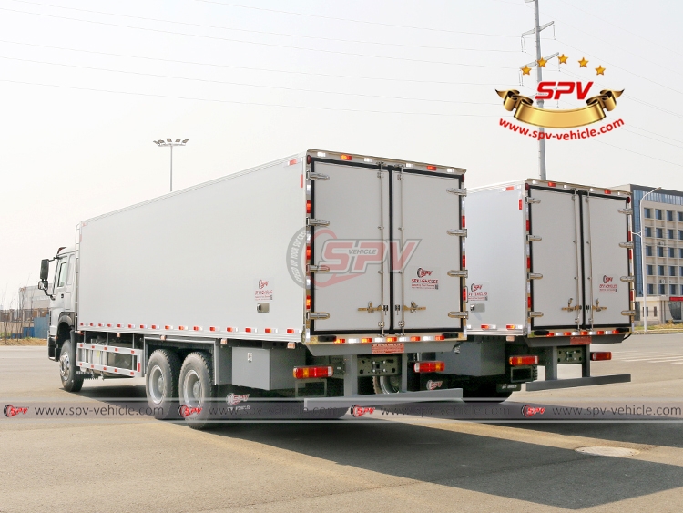 2 Units of Logistic Van Trucks Sinotruk - Rear Left Side